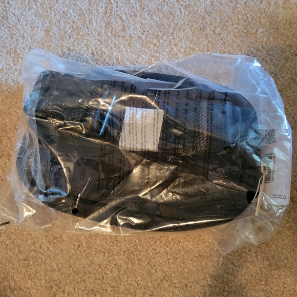 NWT Lululemon Everyday Belt Bag Black - Picture 3 of 3